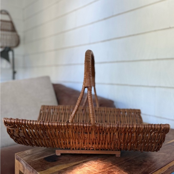 Vintage Made in Madeira Portugal Wicker gathering or Log Basket - Picture 11 of 14